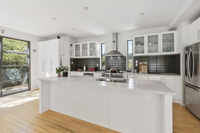 Photo of property in 18 Kahikatea Close, Campbells Bay, Auckland, 0630