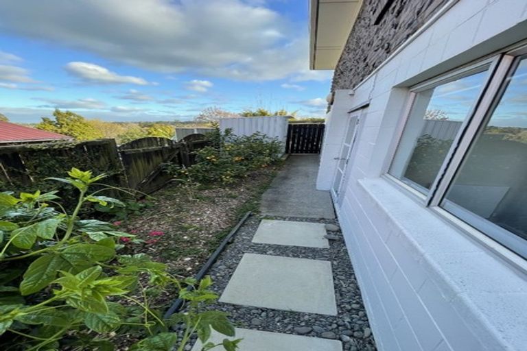 Photo of property in 5/60 West Coast Road, Glen Eden, Auckland, 0602