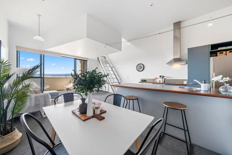 Photo of property in Metro Apartments, 12/220 Thorndon Quay, Pipitea, Wellington, 6011