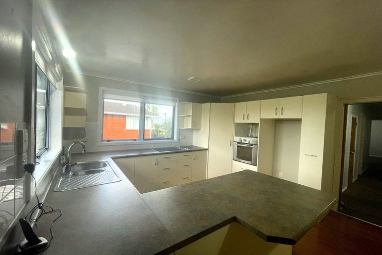 Photo of property in 8 Divich Avenue, Te Atatu South, Auckland, 0610