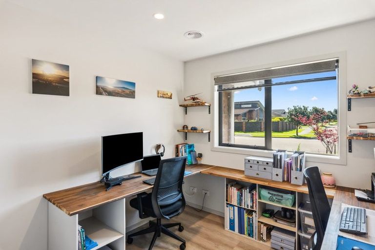 Photo of property in 92 The Drive, Paraparaumu Beach, Paraparaumu, 5032