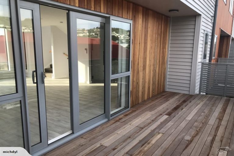 Photo of property in 3/121 Rongotai Road, Kilbirnie, Wellington, 6022