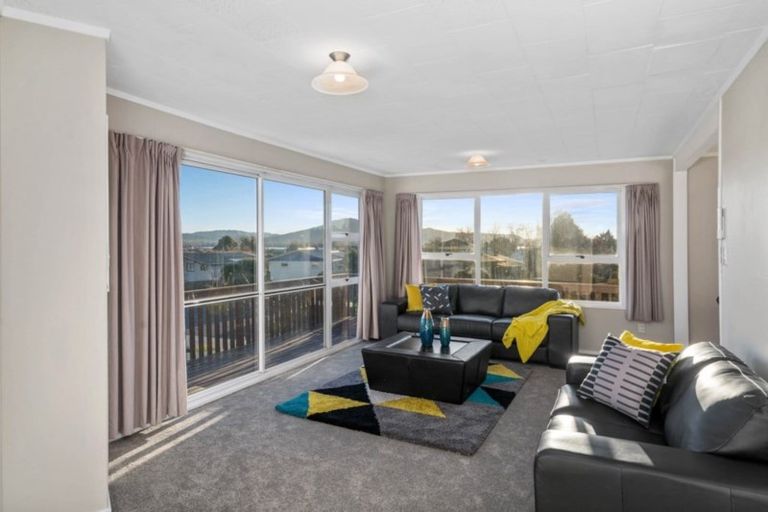 Photo of property in 8 Browning Crescent, Owhata, Rotorua, 3010