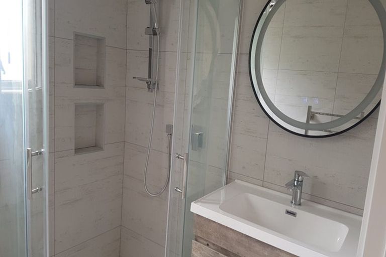 Photo of property in 56 Goldfinch Rise, Unsworth Heights, Auckland, 0632