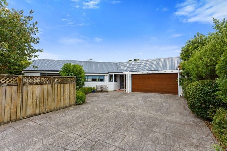 Photo of property in 16 Alexander Street, Waikanae, 5036