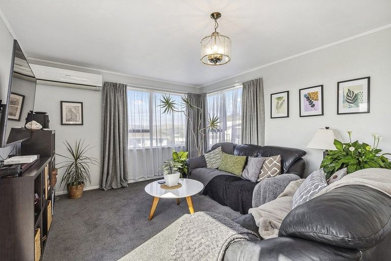 Photo of property in 5 Tikati View, Titahi Bay, Porirua, 5022