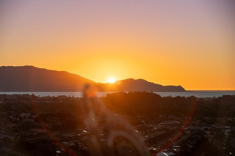 Photo of property in 105 Winara Avenue, Waikanae, 5036