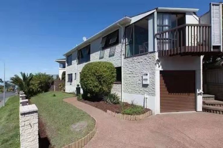 Photo of property in 2/14 Clifton Road, Waiake, Auckland, 0630