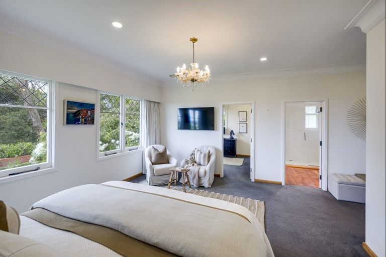 Photo of property in 44 Busby Hill, Havelock North, 4130