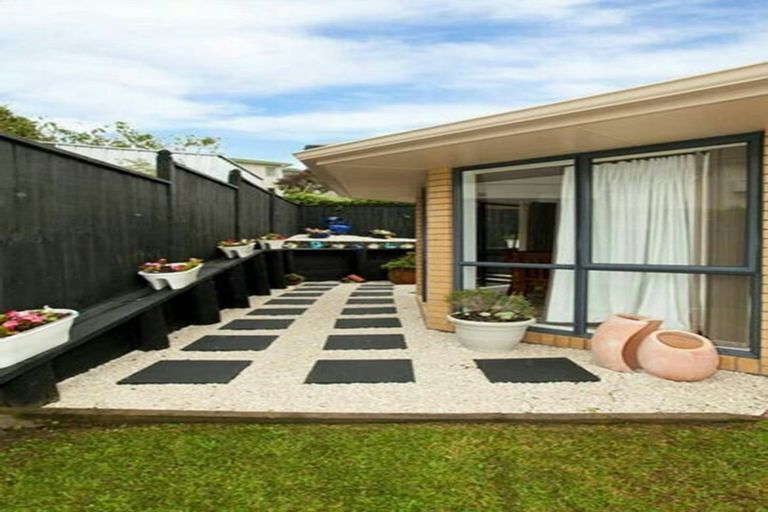 Photo of property in 19 Crimson Park, Oteha, Auckland, 0632