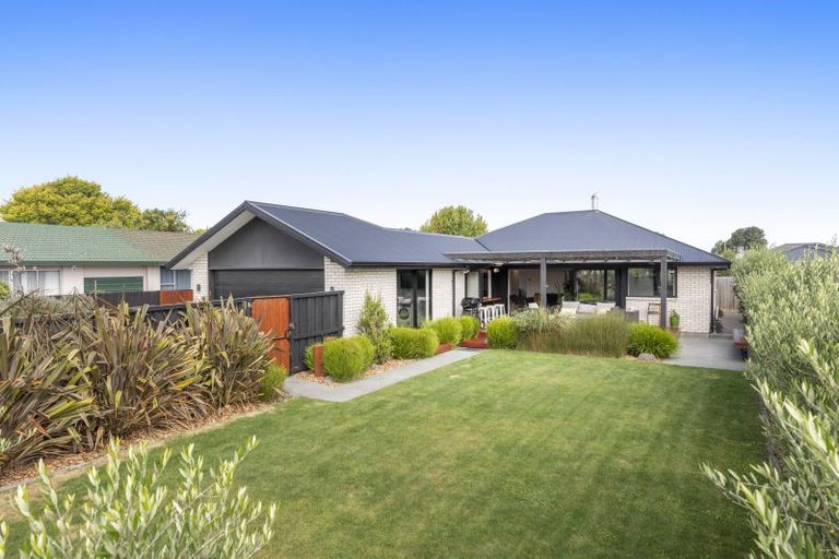 Photo of property in 17 Chipping Lane, Redwood, Christchurch, 8051
