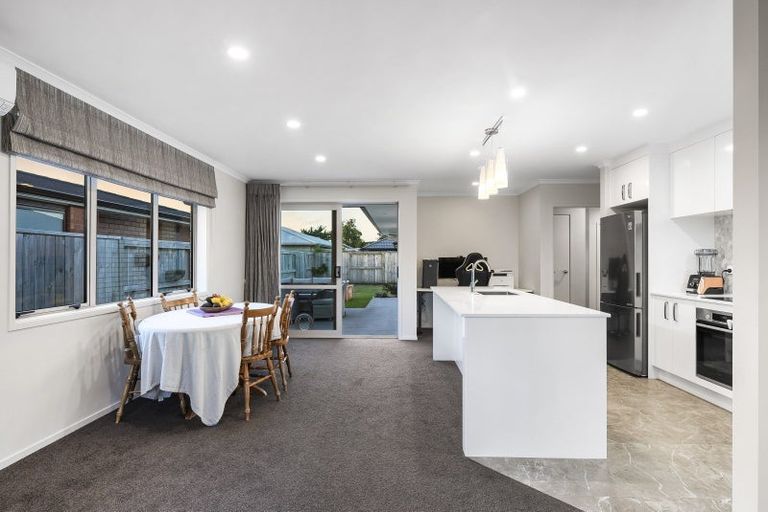 Photo of property in 12 Furlong Road, Papamoa, 3118