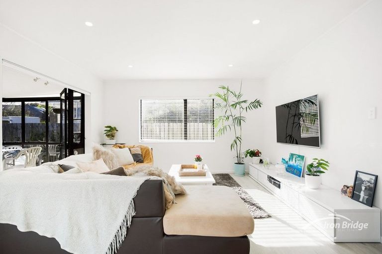 Photo of property in 2/5 Argyle Terrace, Milford, Auckland, 0620