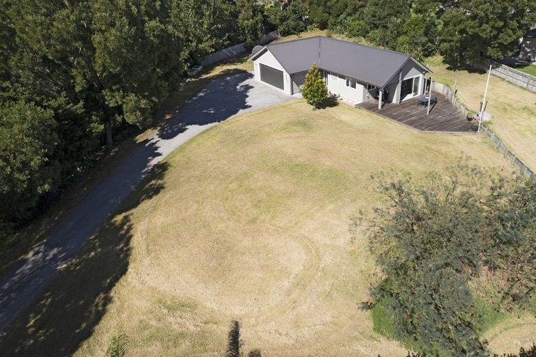 Photo of property in 949 State Highway 16, Waimauku, 0812