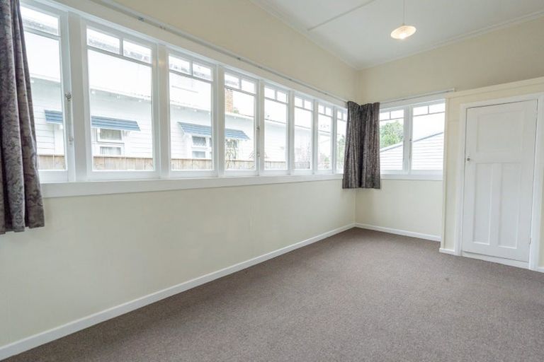 Photo of property in 24 Aroha Street, Takaro, Palmerston North, 4410
