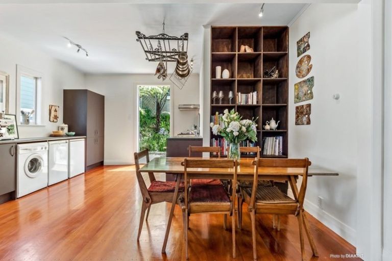 Photo of property in 14 Dee Street, Island Bay, Wellington, 6023