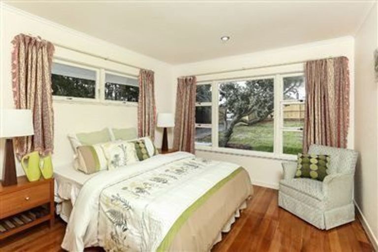 Photo of property in 4020 Great North Road, Glen Eden, Auckland, 0602