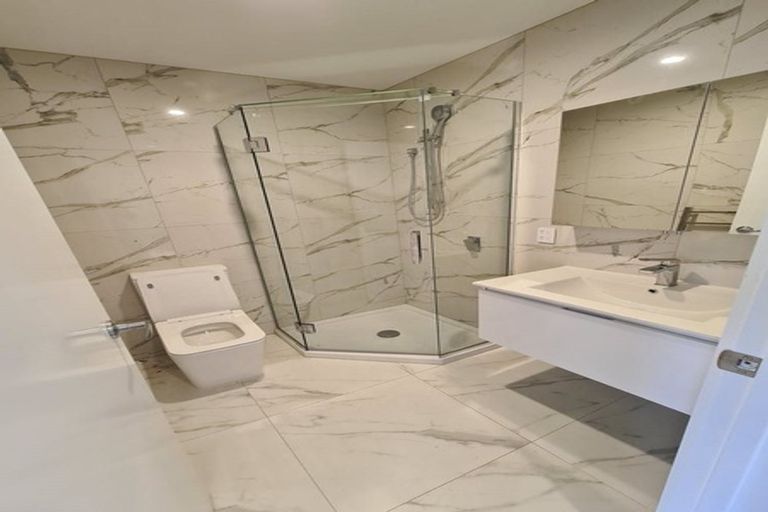 Photo of property in 6a Brunton Place, Glenfield, Auckland, 0629