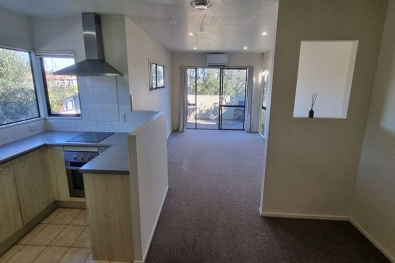 Photo of property in 22 Baulcomb Parade, Windsor Park, Auckland, 0632