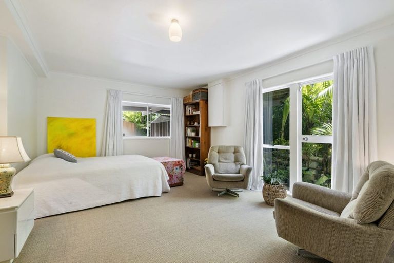 Photo of property in 10 Lyons Avenue, Murrays Bay, Auckland, 0630