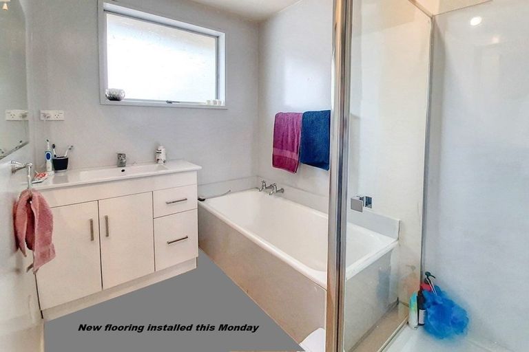 Photo of property in 2/17b Prestons Road, Redwood, Christchurch, 8051