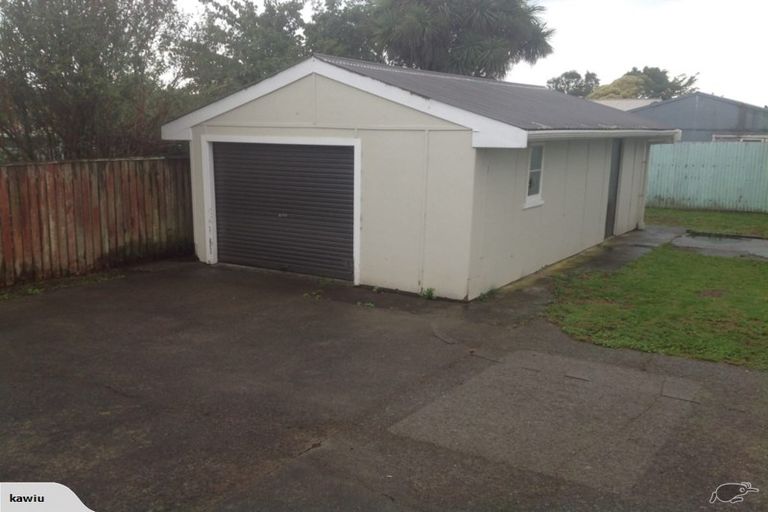 Photo of property in 9 Ross Street, Levin, 5510