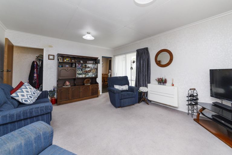 Photo of property in 24 Motuoapa Place, Kelvin Grove, Palmerston North, 4414
