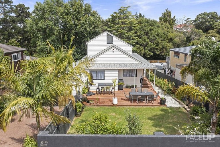 Photo of property in 50 Lagoon Way, West Harbour, Auckland, 0618