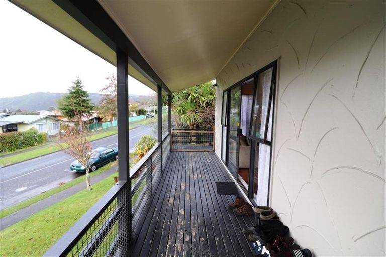 Photo of property in 114 Norana Road, Timberlea, Upper Hutt, 5018
