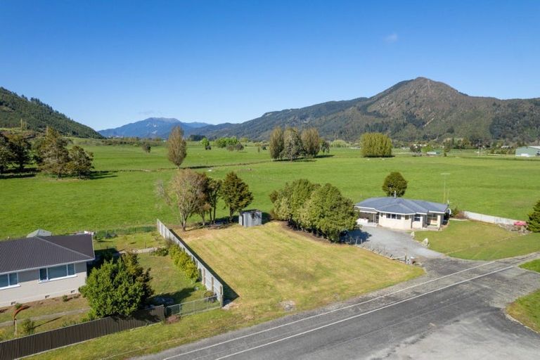 Photo of property in 136 Waller Street, Murchison, 7007