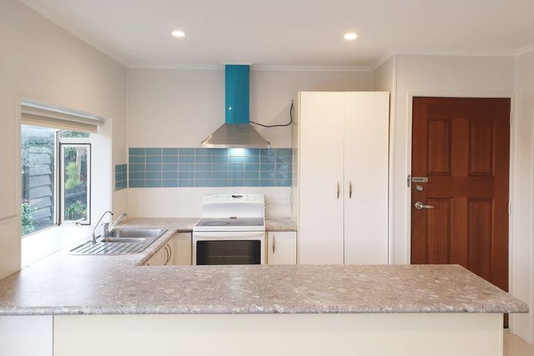 Photo of property in 8 Tawavale Crescent, Totara Vale, Auckland, 0629