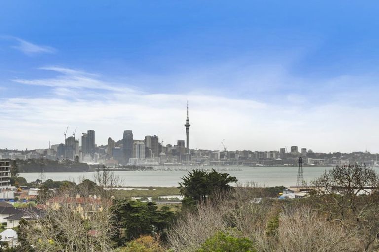 Photo of property in Frank Sargeson Apts, 306/74 Anzac Street, Takapuna, Auckland, 0622
