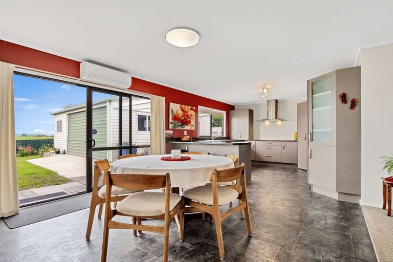 Photo of property in 100 Pukehina Parade, Pukehina, 3189