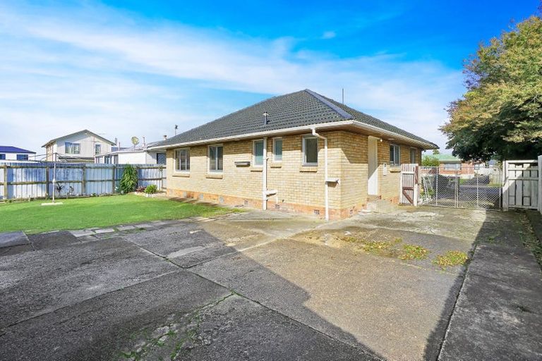 Photo of property in 16 Valentine Street, Papakura, 2110