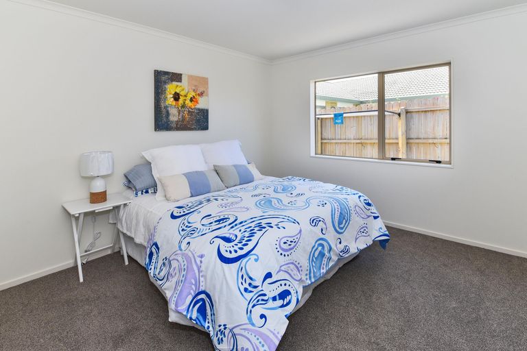 Photo of property in 50 Lothian Brae, Wattle Downs, Auckland, 2103