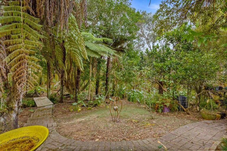 Photo of property in 27 Hebron Road, Waiake, Auckland, 0630
