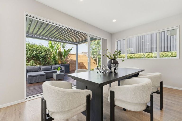 Photo of property in 17a Lake Pupuke Drive, Takapuna, Auckland, 0622