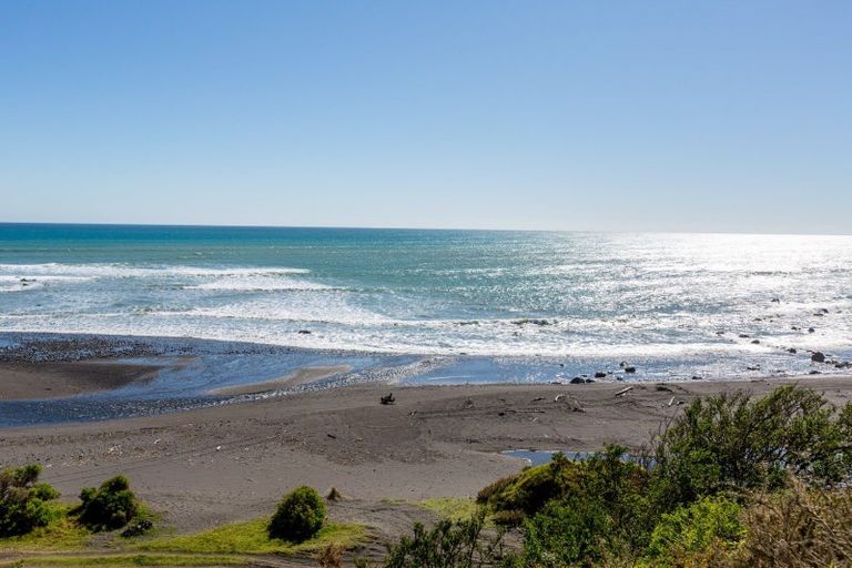 Photo of property in 451g Lwr Pitone Road, Pitone, New Plymouth, 4374