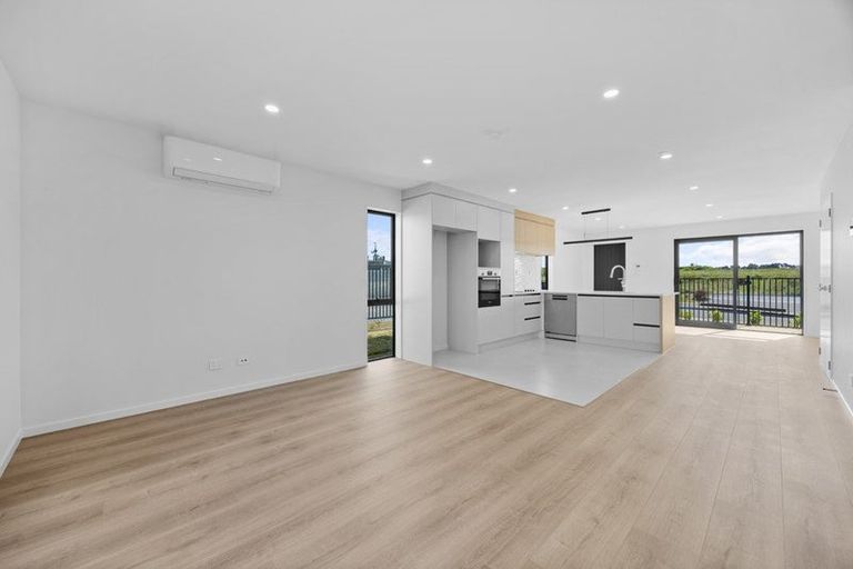 Photo of property in 4 Harikoa Way, Karaka, 2113