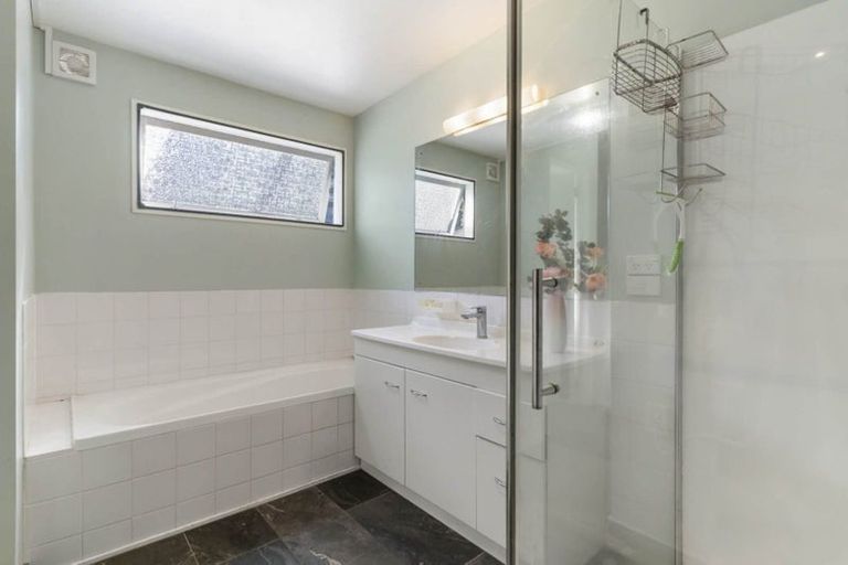 Photo of property in 2/45 Girrahween Drive, Totara Vale, Auckland, 0629