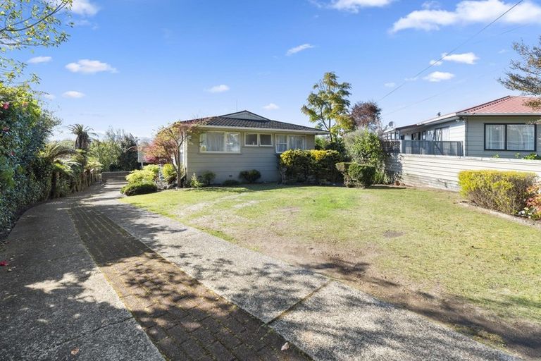 Photo of property in 2 Hawk Place, Selwyn Heights, Rotorua, 3015
