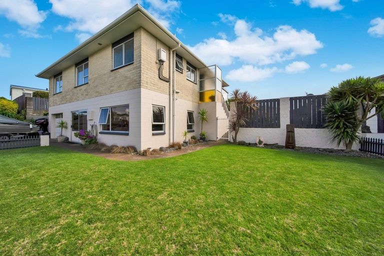 Photo of property in 10 Culzean Grove, Bell Block, New Plymouth, 4312