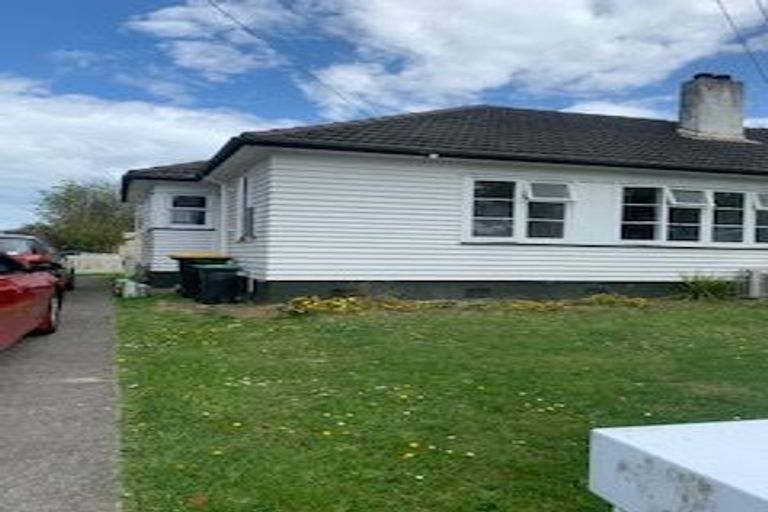 Photo of property in 2/23 Pitcairn Crescent, Bryndwr, Christchurch, 8053