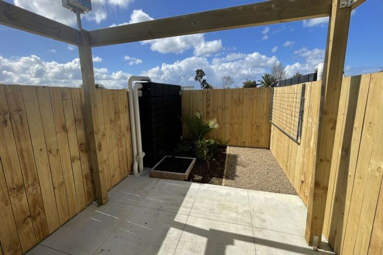 Photo of property in 9/5 Brandon Road, Glen Eden, Auckland, 0602