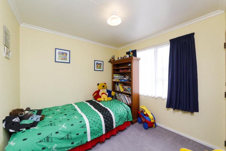 Photo of property in 24 Motuoapa Place, Kelvin Grove, Palmerston North, 4414