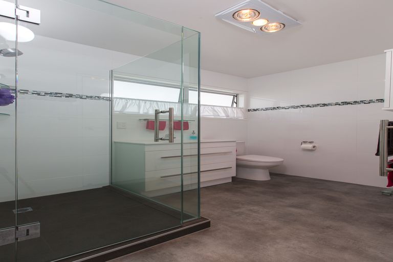 Photo of property in 4 De Thiery Place, Pakuranga Heights, Auckland, 2010