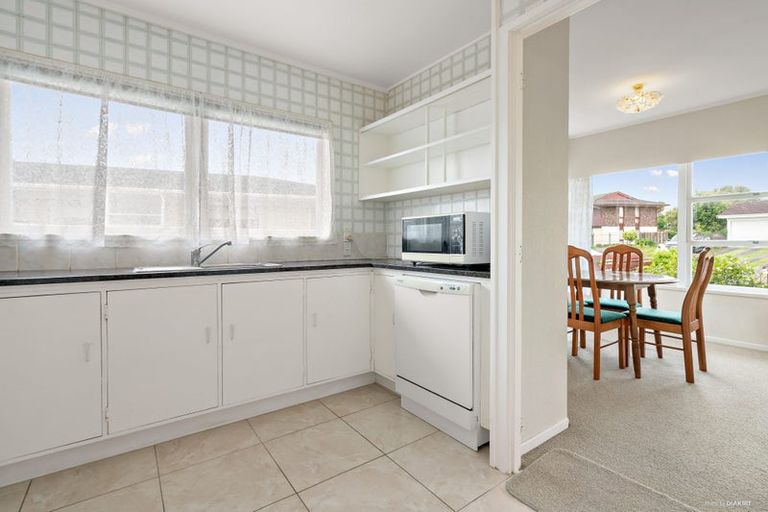 Photo of property in 49 Tupaki Place, Pakuranga Heights, Auckland, 2010