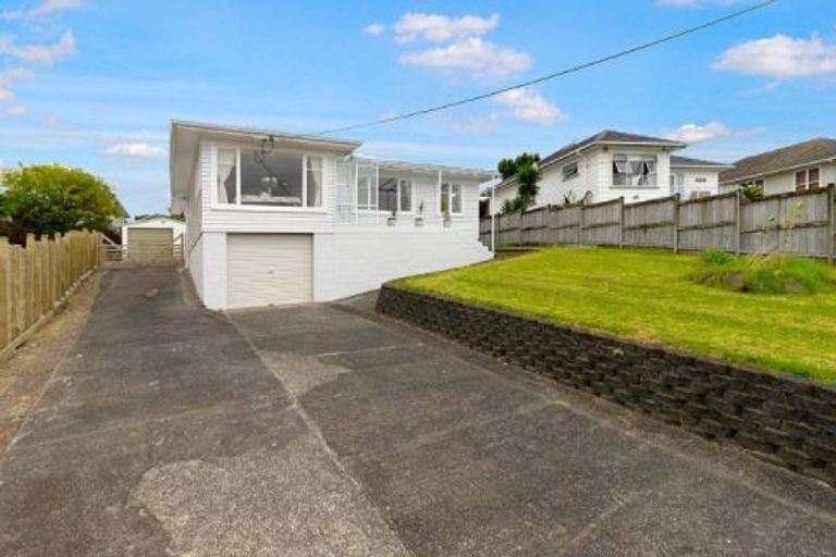 Photo of property in 42 Tiroroa Avenue, Te Atatu South, Auckland, 0610
