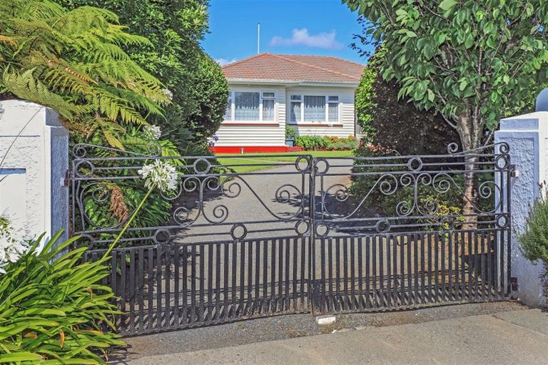 Photo of property in 221 Saint Leonards Avenue, Saint Leonards, Hastings, 4120