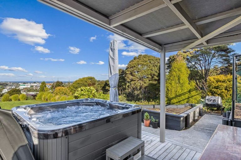 Photo of property in 8 Woodridge Drive, Stanmore Bay, Whangaparaoa, 0932